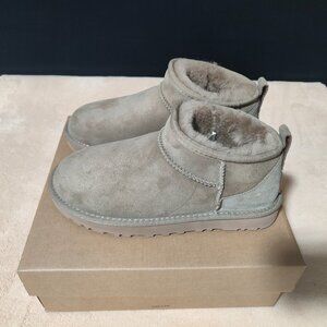 UGG Classic Short Tan Boots